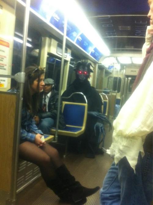 23 weird images from New York City Subway 7 Weird New York City Subway