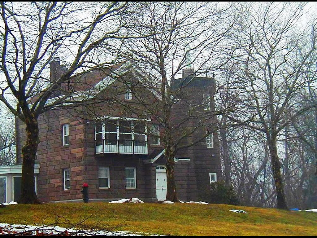 Lighthouses of New York City: The Prince's Bay Light