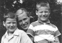 Christopher Reeve - Superman from Metropolis 1 Christopher Reeve with brother and mother