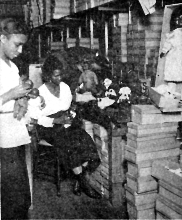 Old days in Harlem (Gallery and Videos) 11 Old days in Harlem: A Negro doll factory in Harlem which provides colored dolls for Negro children