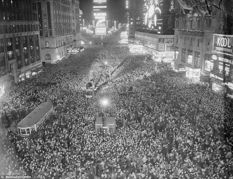 When Was The First Times Square Ball Drop? 5 Slider image