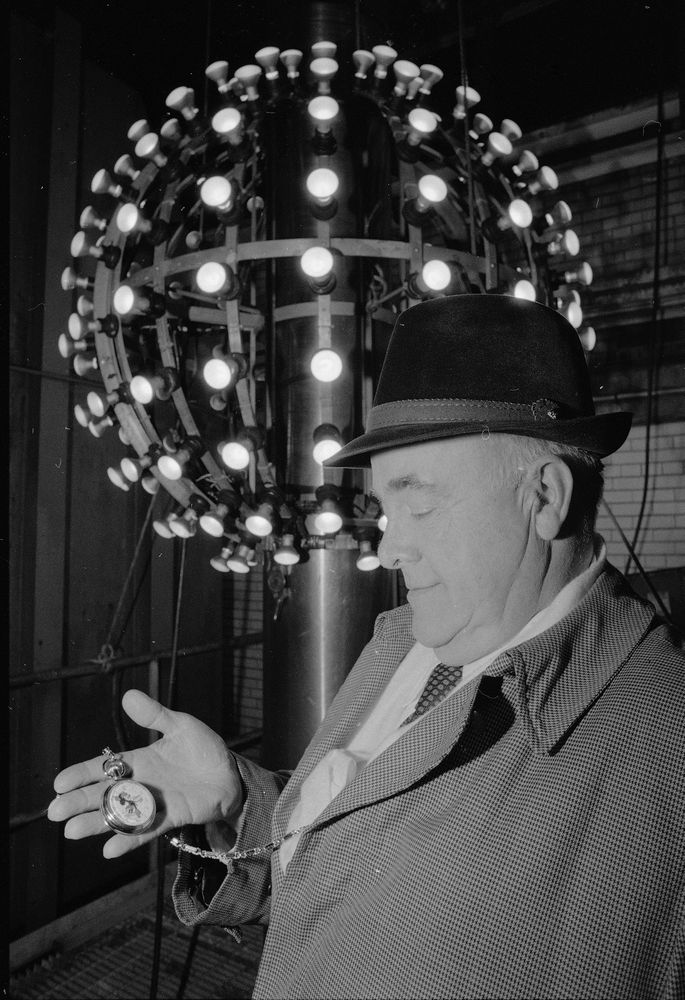 When Was The First Times Square Ball Drop? 4 Slider image
